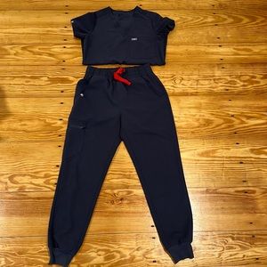 FIGS Scrub Set in Charcoal Gray